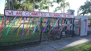 loud_fence_P1040082Wmin